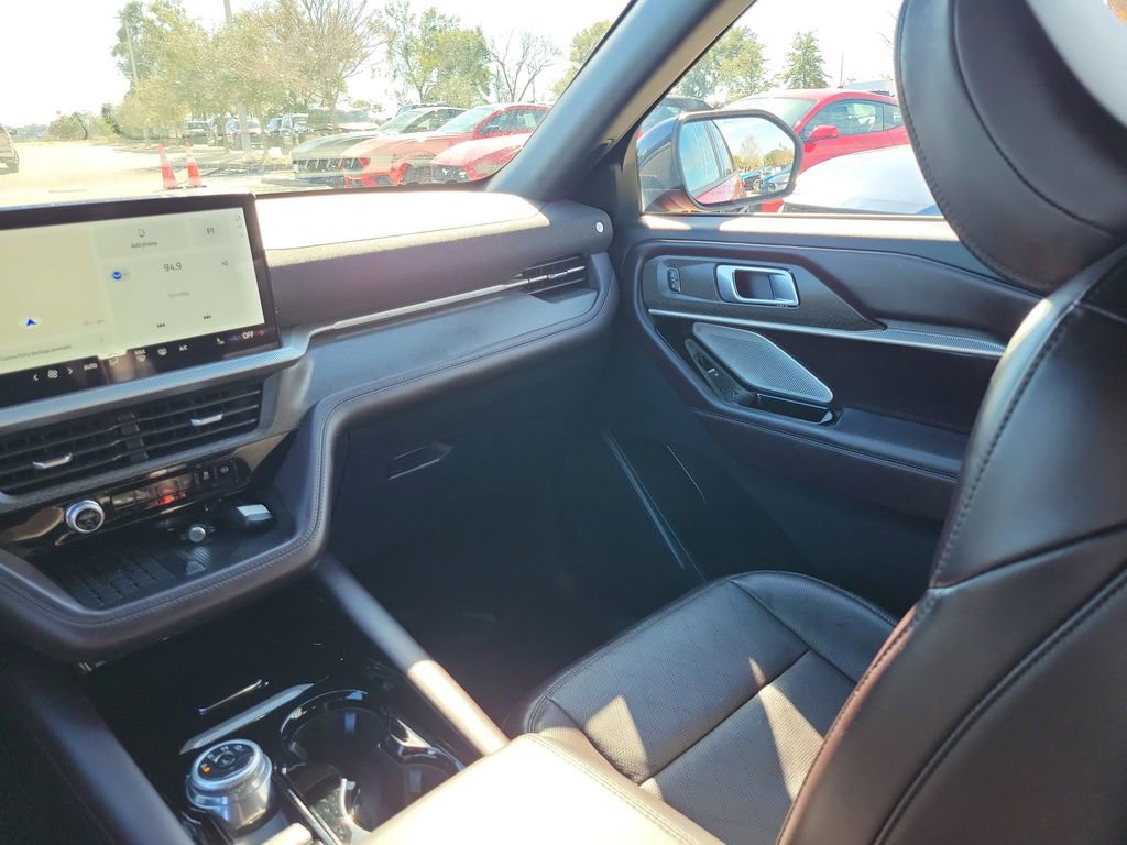 Used 2025 Ford Explorer Platinum image 12