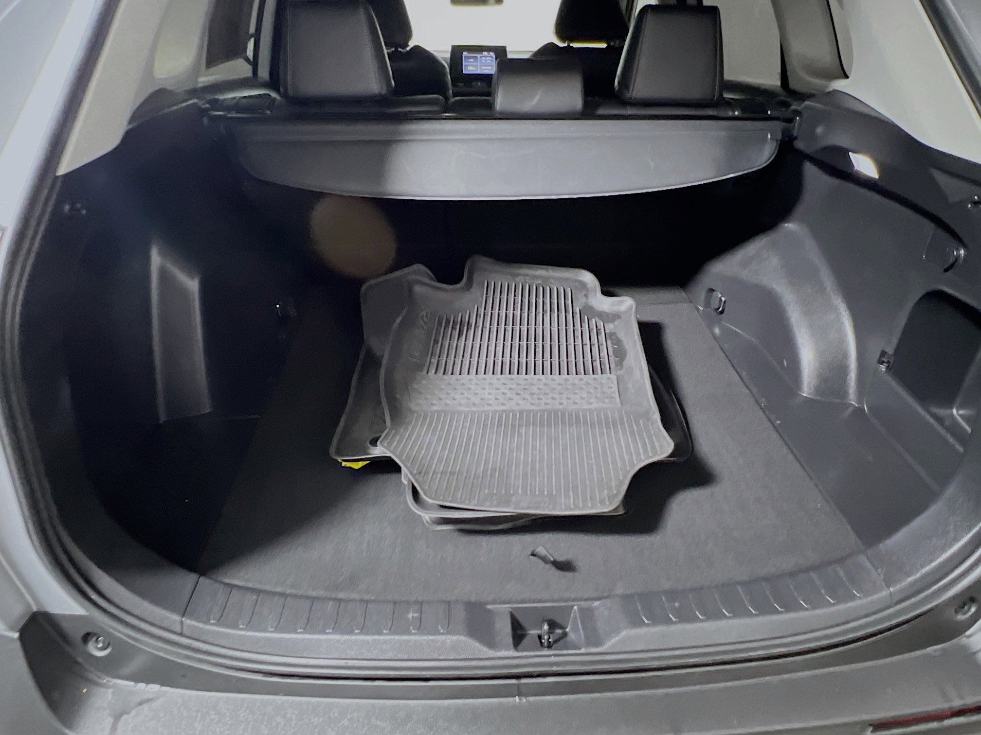 Used 2022 Toyota RAV4 XLE Premium image 34