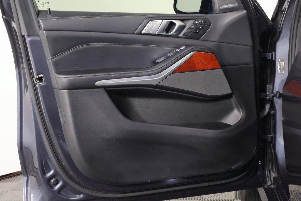 Used 2022 BMW ALPINA XB7 AWD/4WD image 13