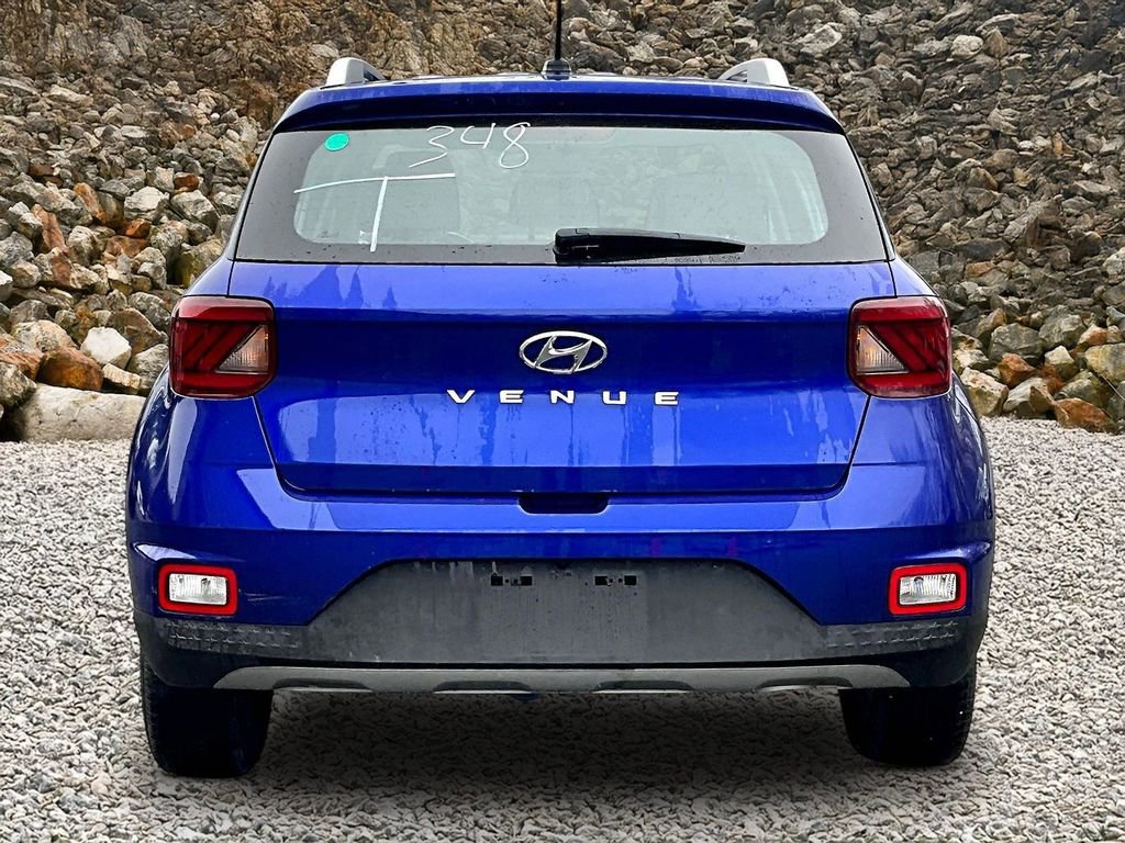 Used 2023 Hyundai Venue Limited w/ Cargo Package image 4