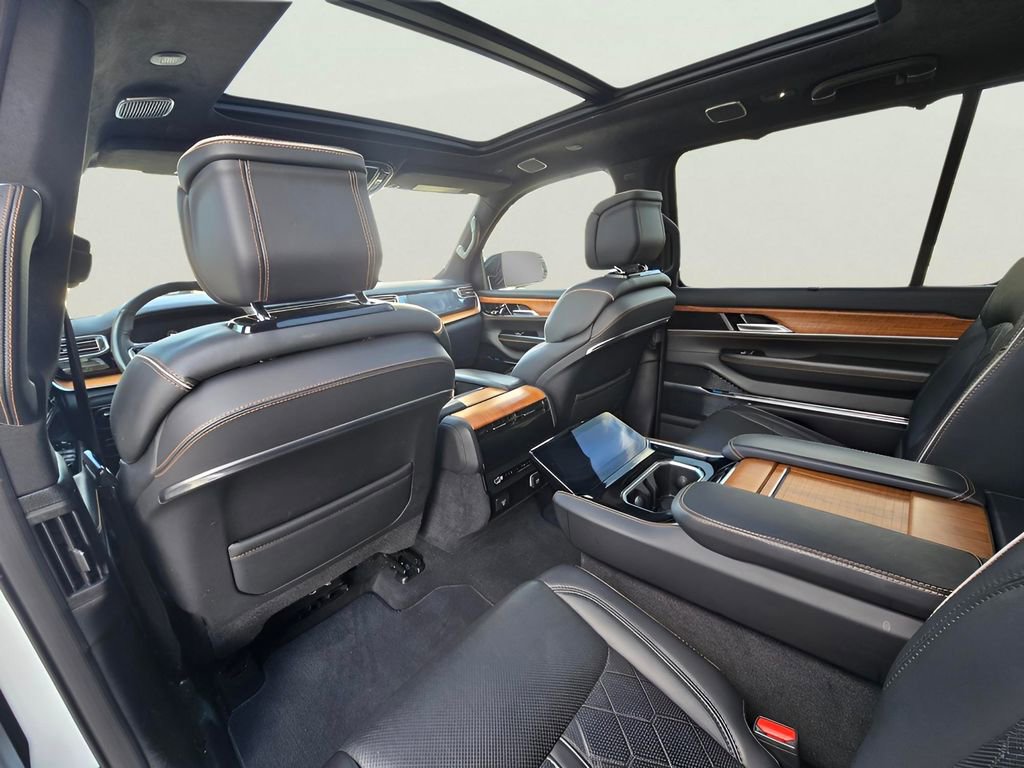 Used 2024 Jeep Grand Wagoneer L Series III AWD/4WD image 9