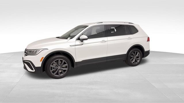 Used 2023 Volkswagen Tiguan SE AWD/4WD image 6