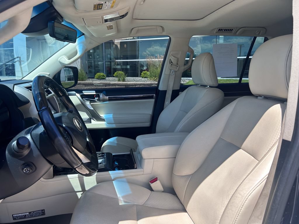 Used 2021 Lexus GX 460 Luxury w/ Sport Design Package AWD/4WD image 10