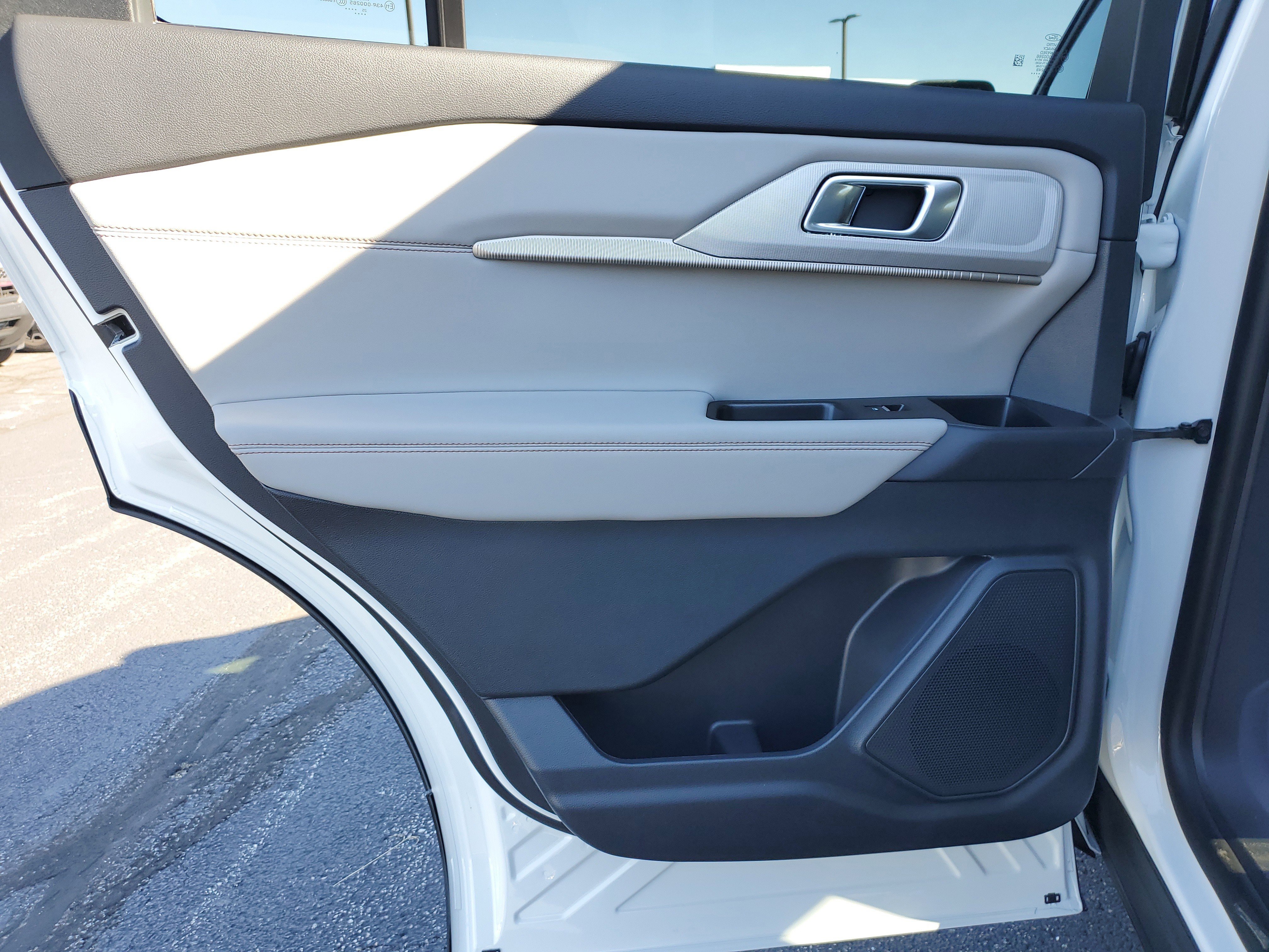 New 2025 Ford Explorer Active w/ Active Comfort Package image 9