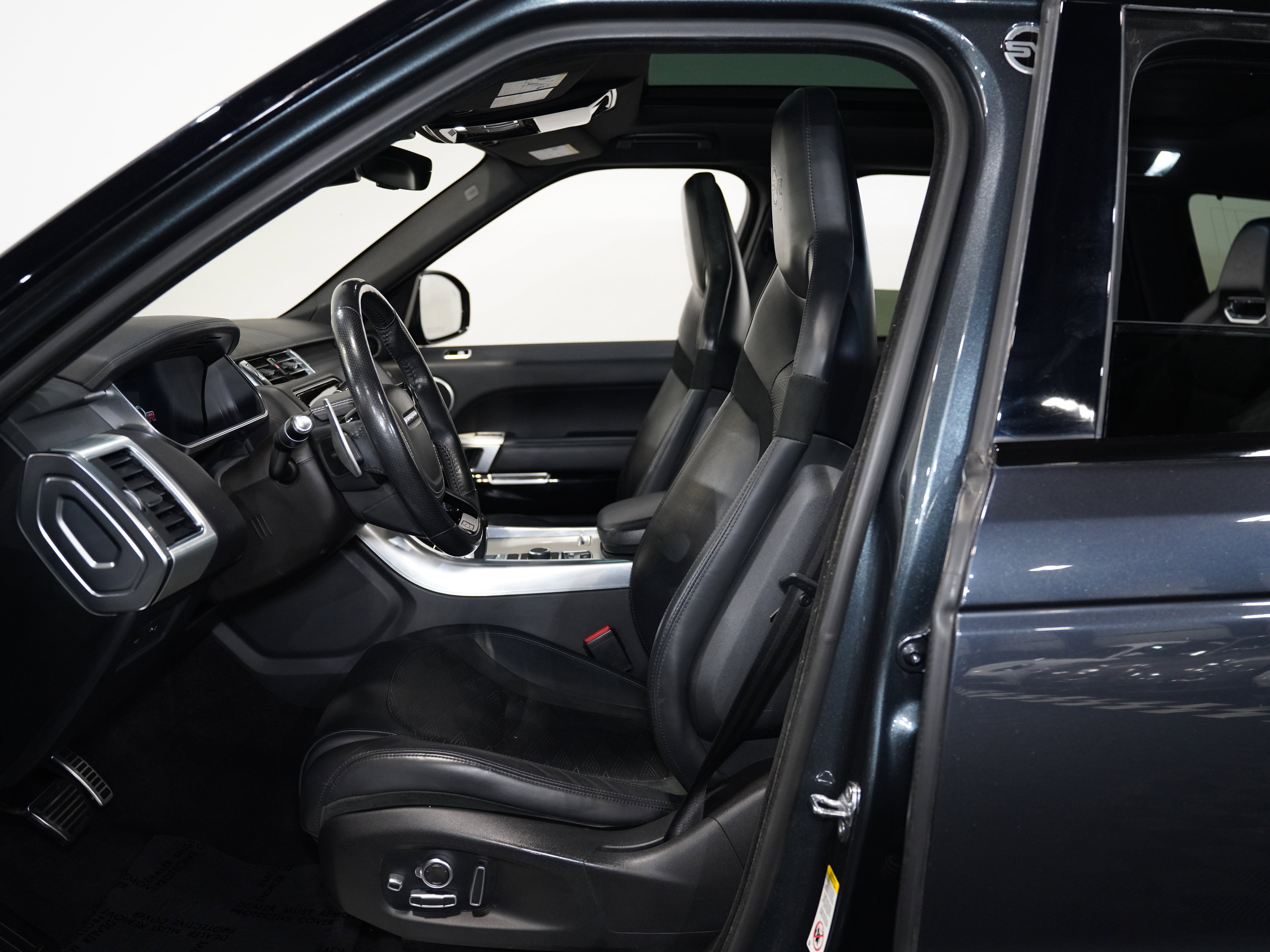 Used 2018 Land Rover Range Rover Sport SVR image 32