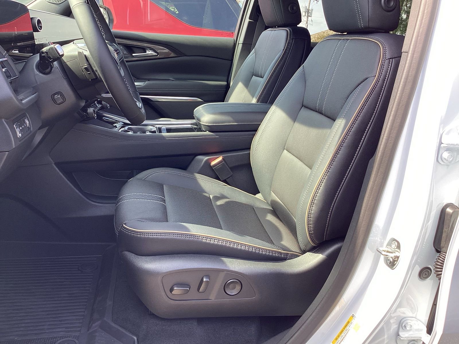 New 2026 Chevrolet Traverse High Country w/ LPO, Floor Liner Package image 5