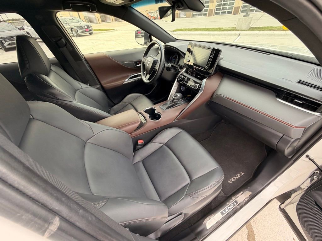 Used 2022 Toyota Venza XLE AWD/4WD image 24