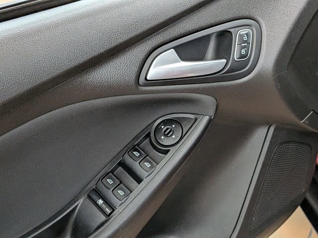 Used 2016 Ford Focus SE FWD image 13