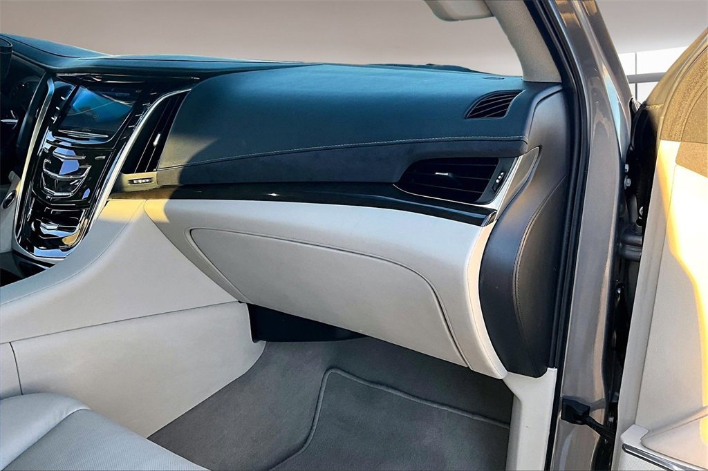 Used 2019 Cadillac Escalade Premium Luxury image 16