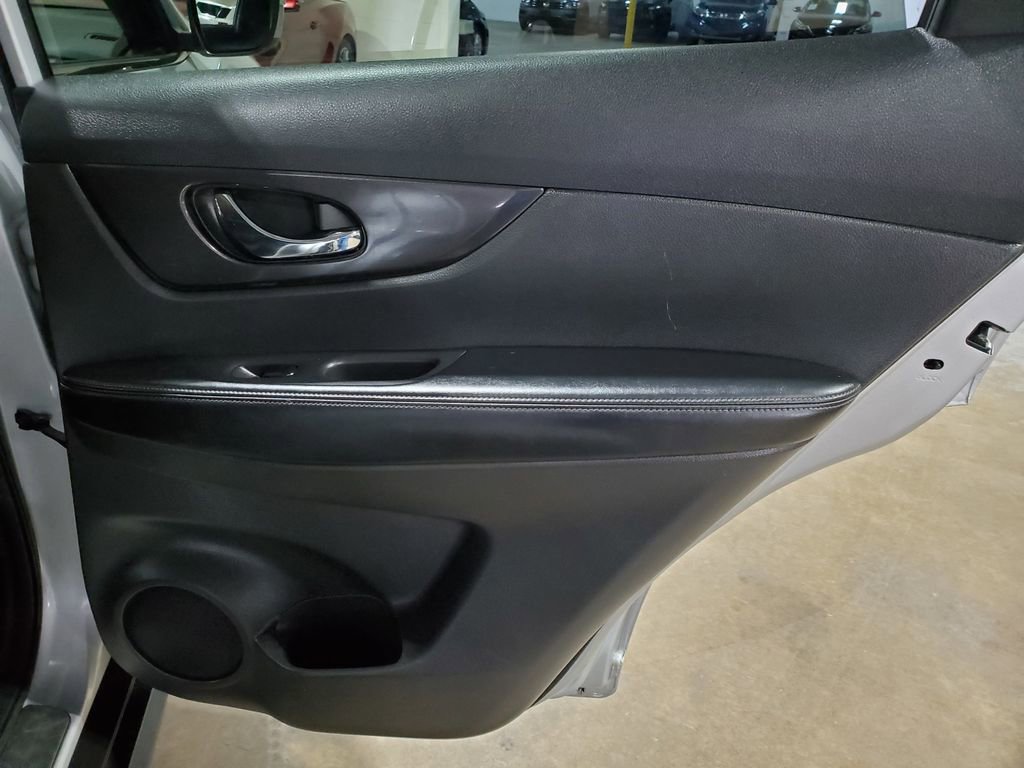 Used 2019 Nissan Rogue SV w/ Premium Package image 22