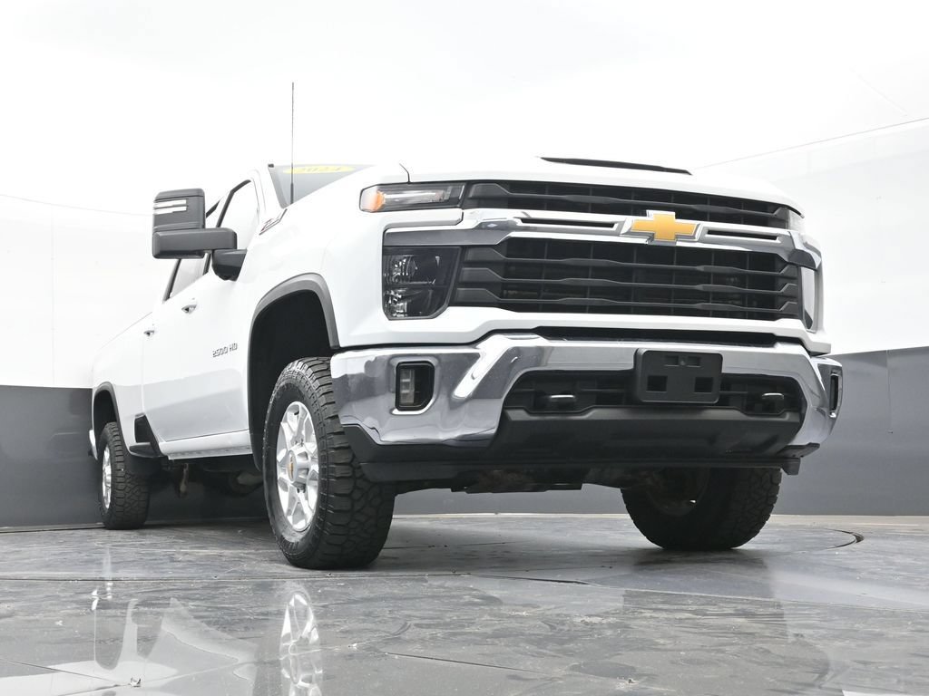 Used 2024 Chevrolet Silverado 2500 LT AWD/4WD image 42