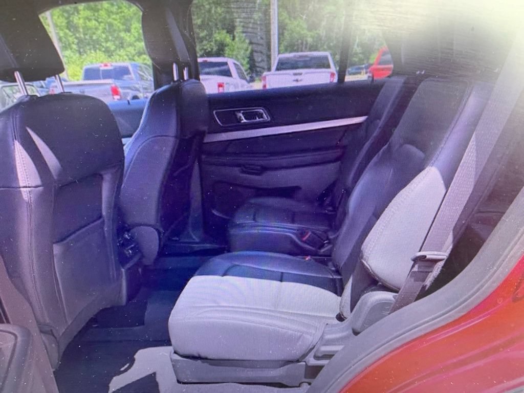 Used 2019 Ford Explorer XLT w/ Equipment Group 202A AWD/4WD image 12