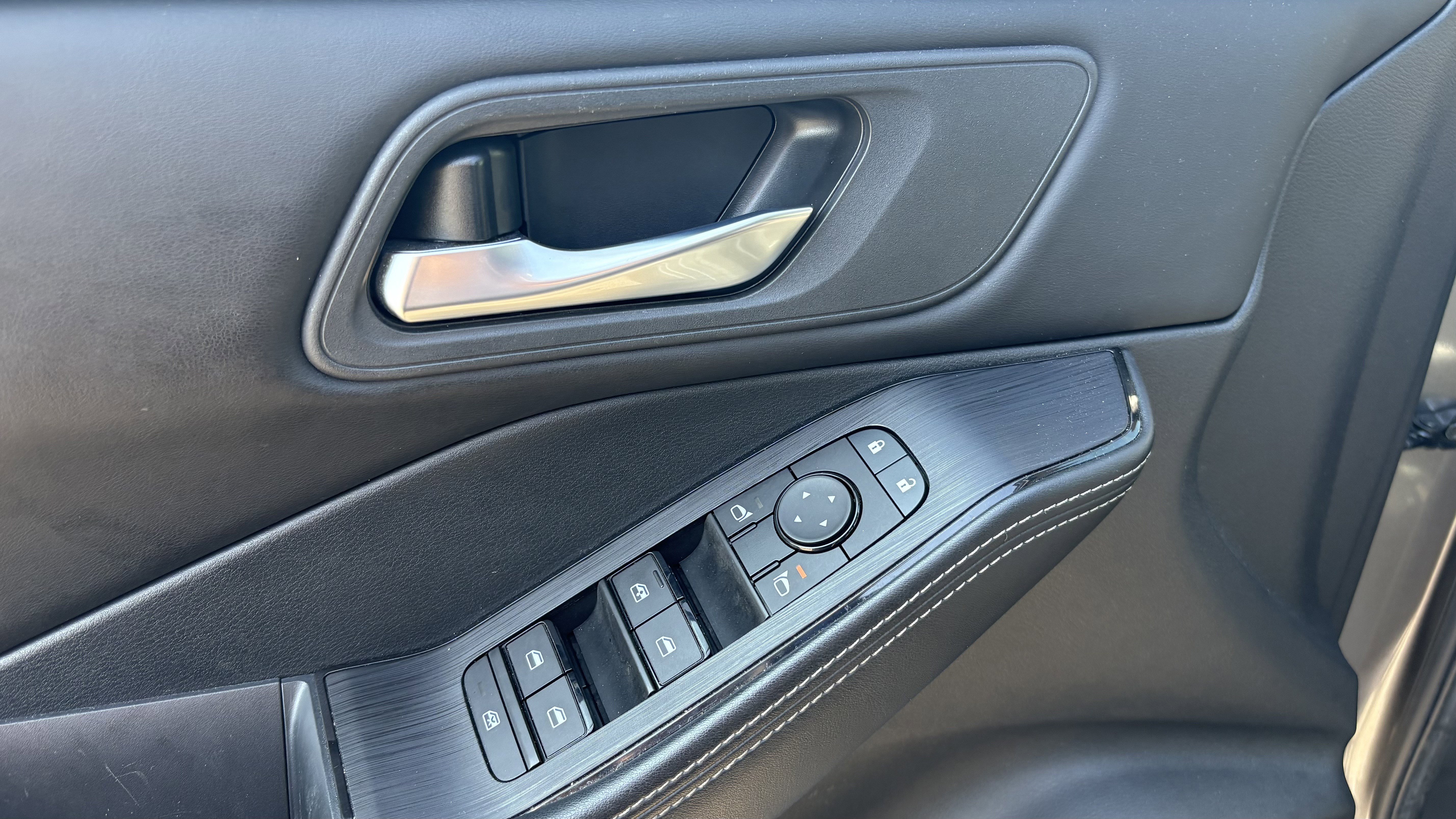 Used 2024 Nissan Rogue SV image 17