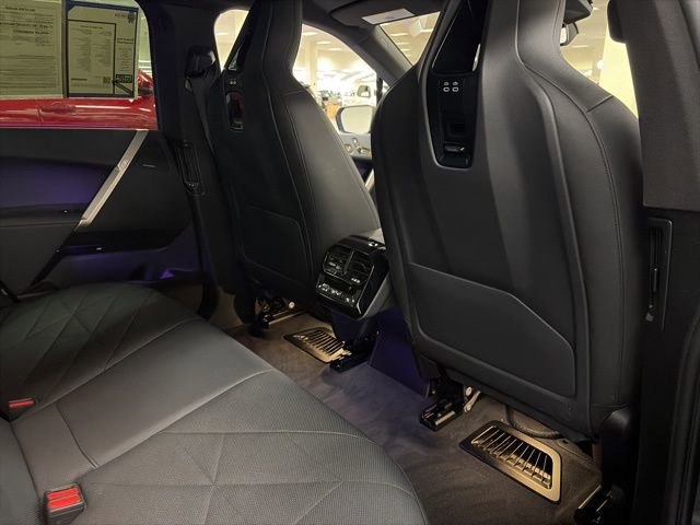 Used 2023 BMW iX xDrive50 w/ Premium Package image 11