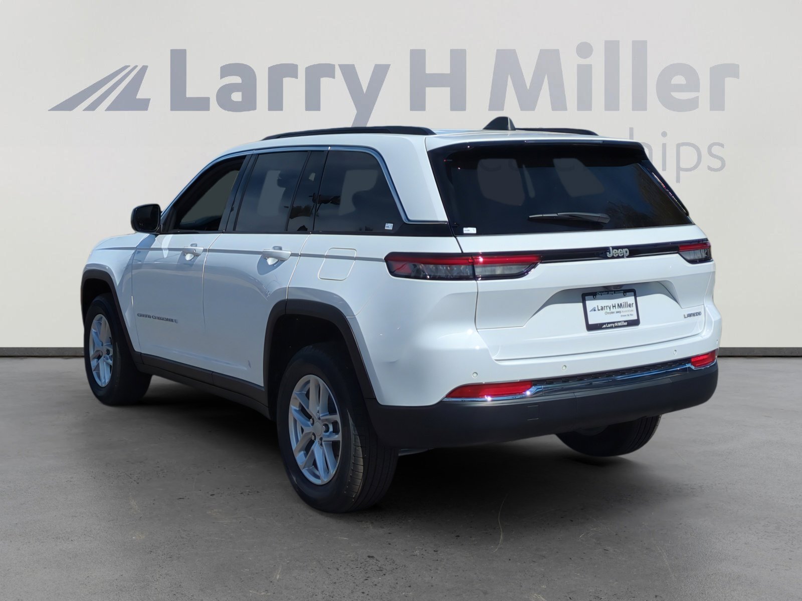 New 2026 Jeep Grand Cherokee Laredo image 3