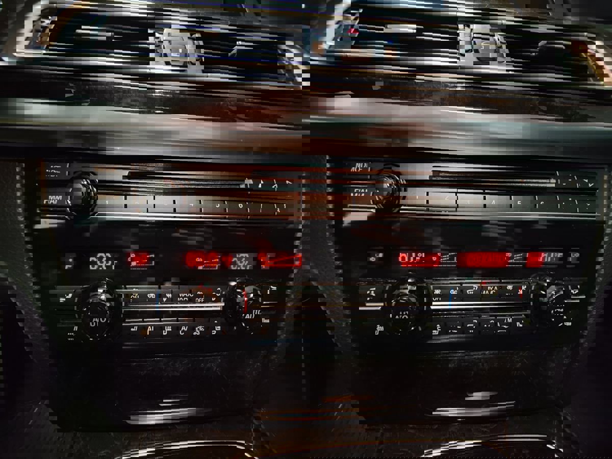 Used 2013 BMW 750Li xDrive image 32