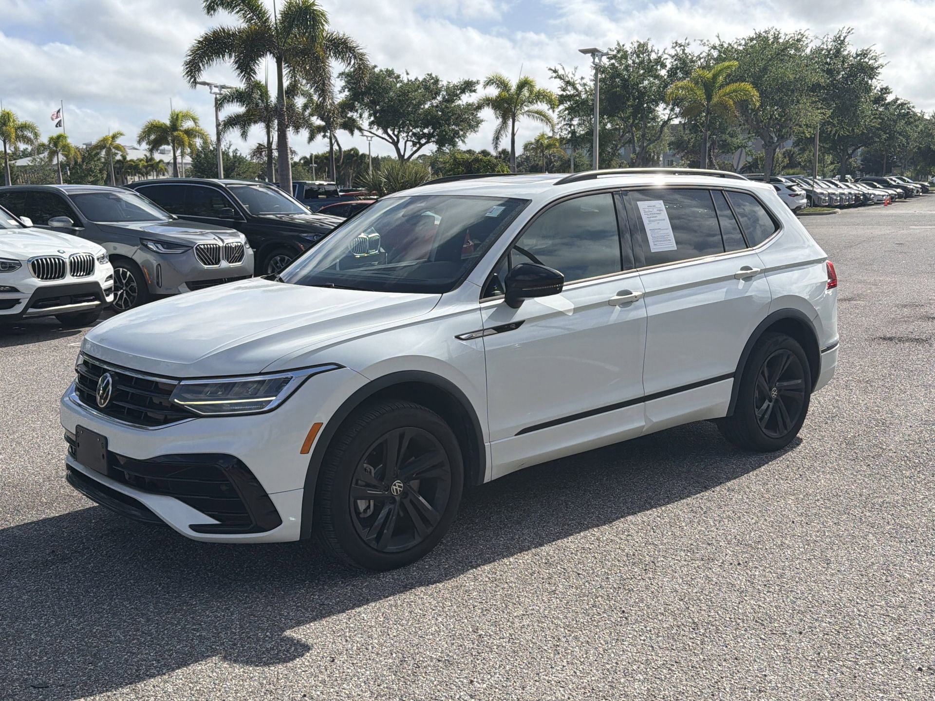 Used 2024 Volkswagen Tiguan SE R-Line image 8