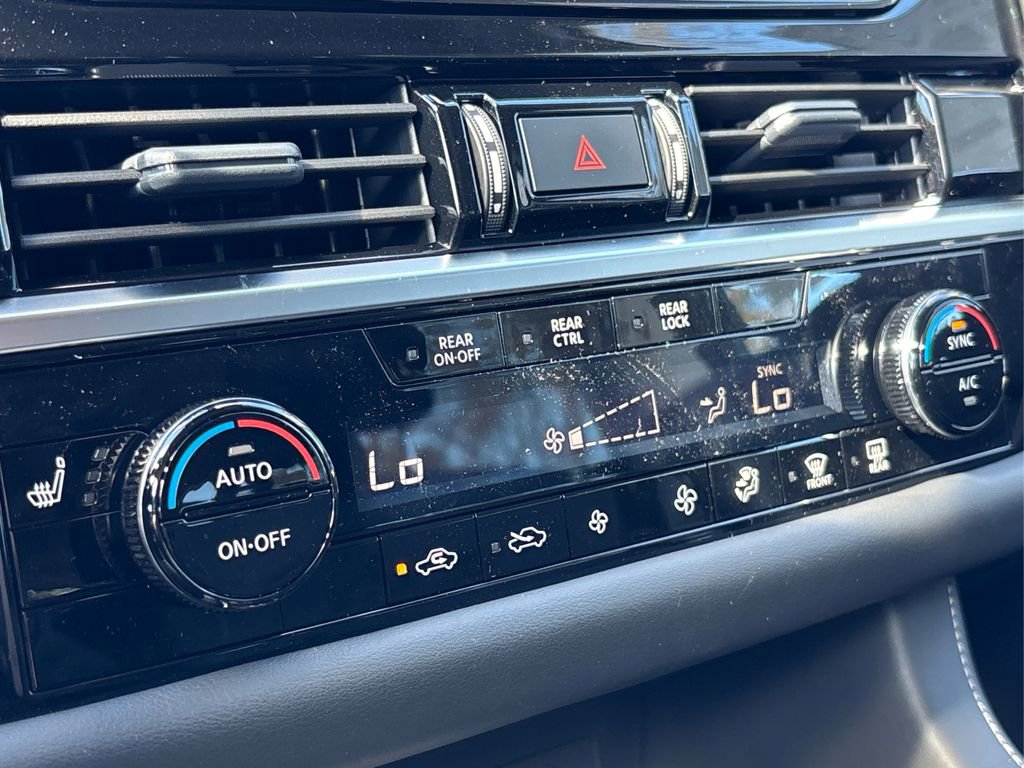 New 2025 Nissan Pathfinder SV w/ Black Appearance Package image 31