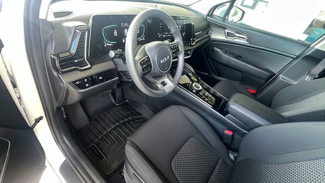 Used 2025 Kia Sportage LX FWD image 24
