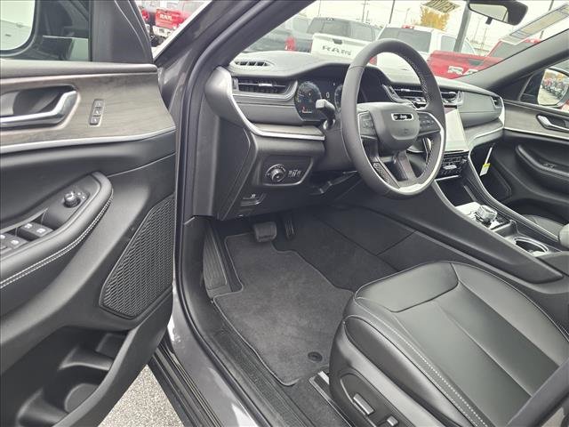 New 2025 Jeep Grand Cherokee L Limited image 4