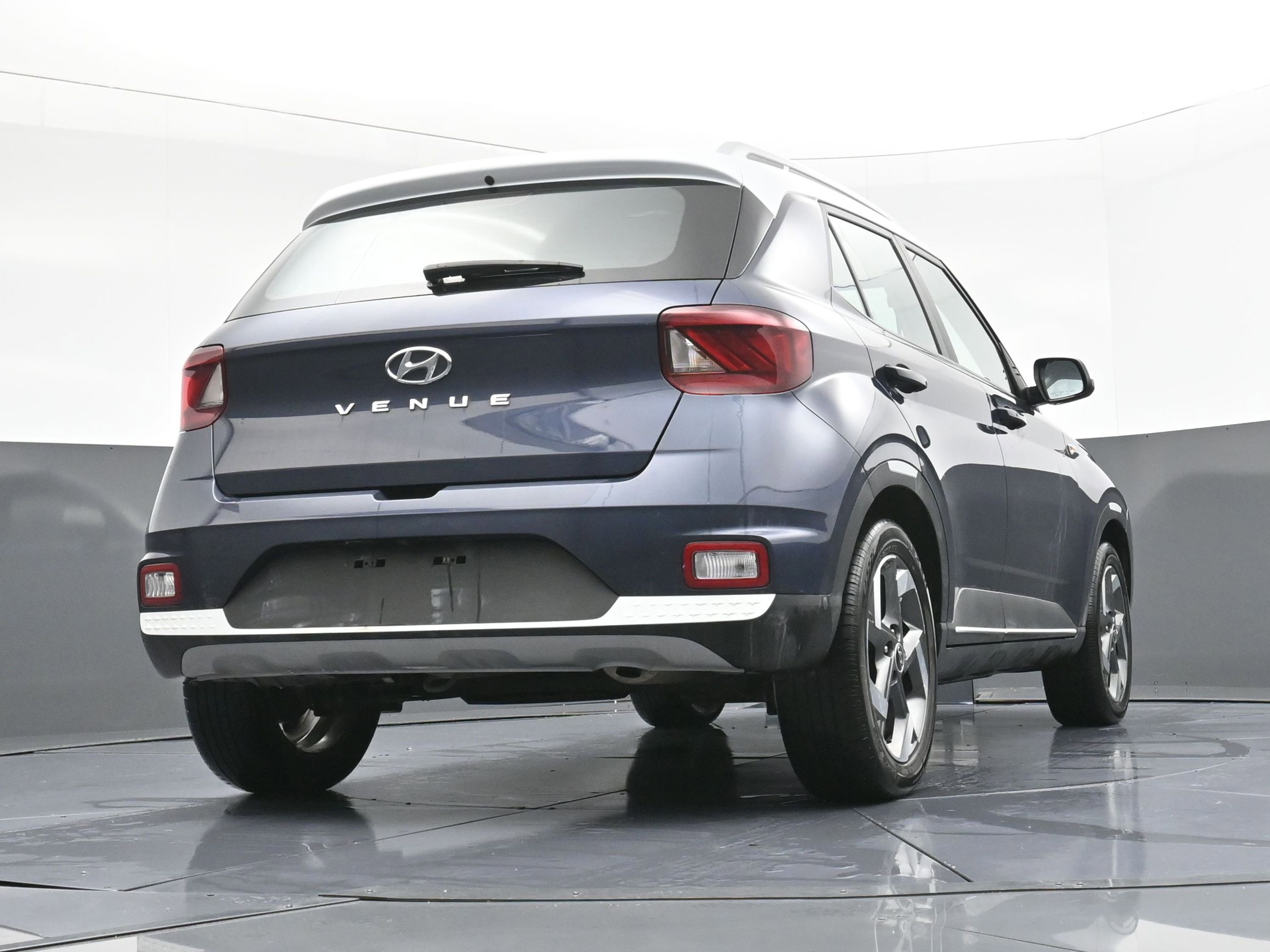 Used 2023 Hyundai Venue Limited w/ Cargo Package image 28