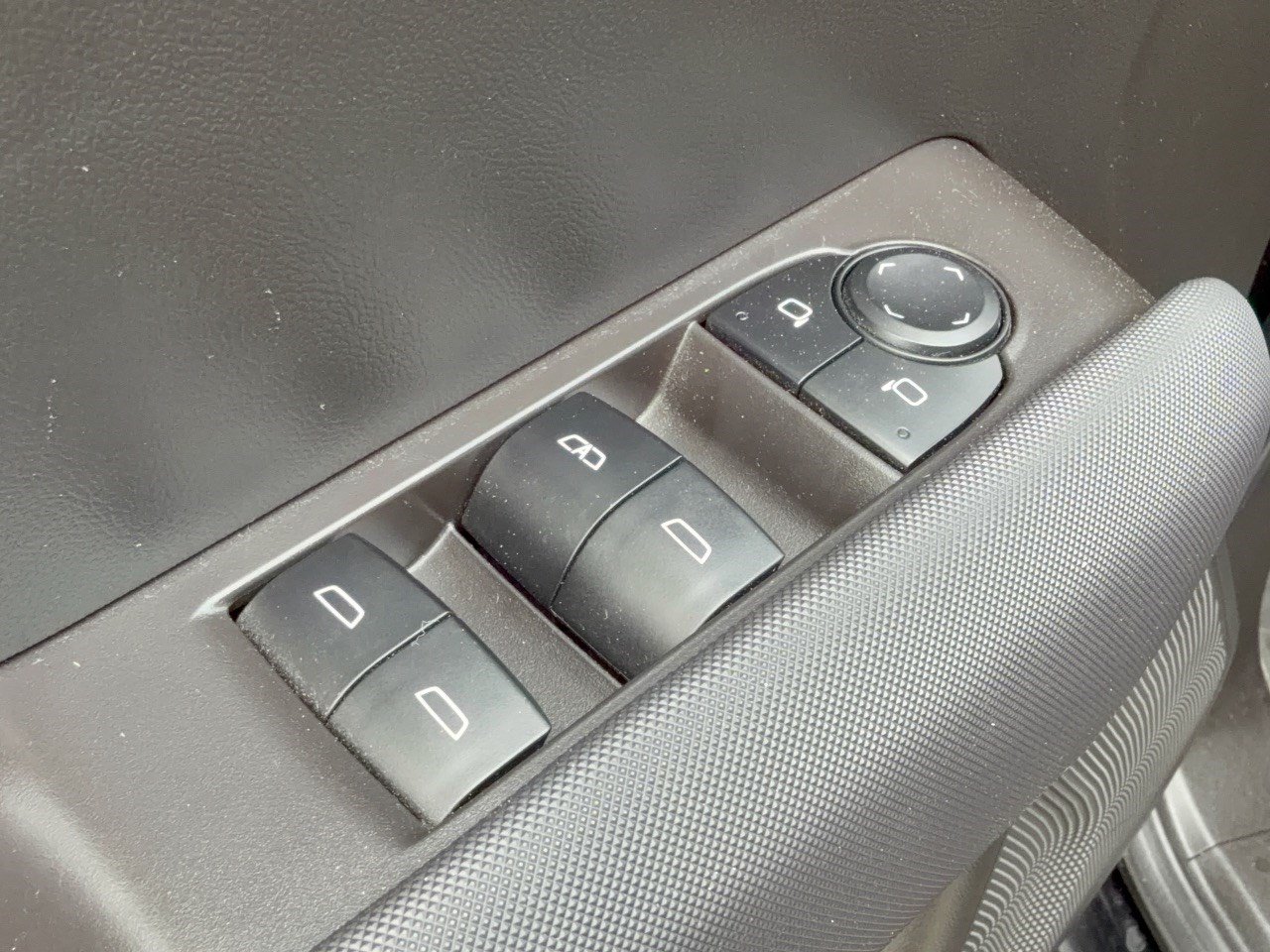 Used 2025 Chevrolet Colorado Z71 AWD/4WD image 15