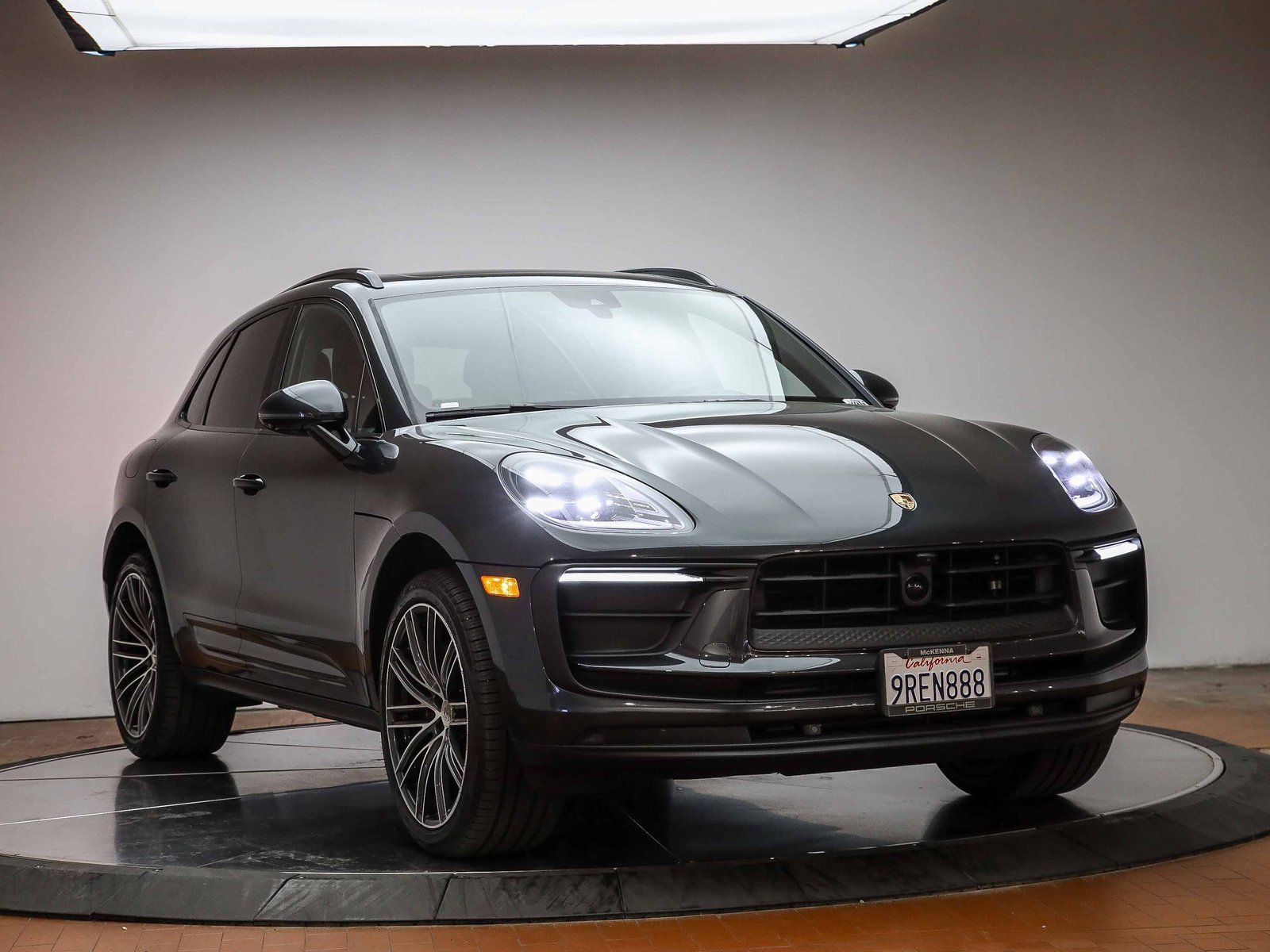 Used 2025 Porsche Macan image 15