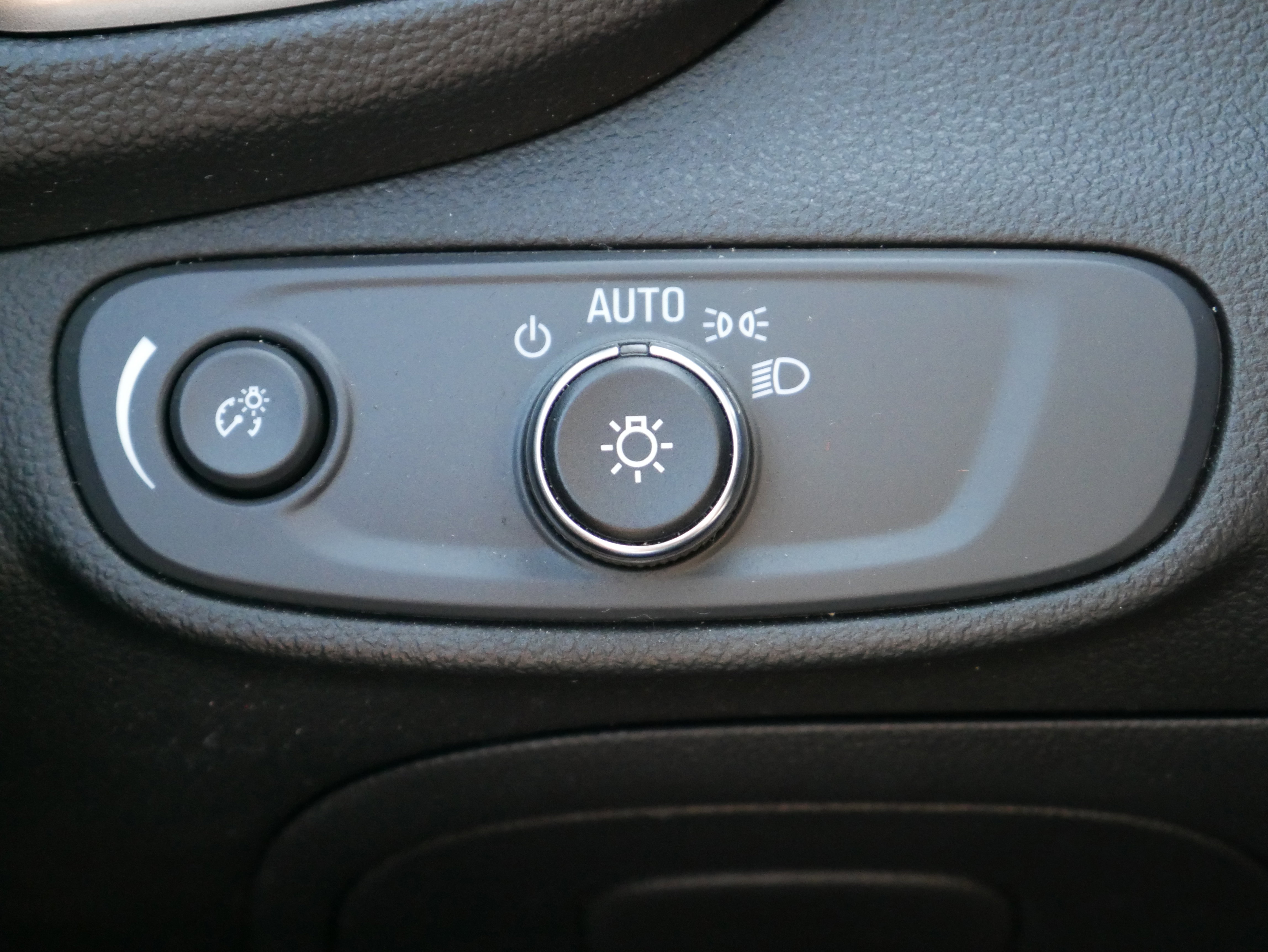 Used 2022 Chevrolet Trax LS w/ Tint and Cruise Package image 27