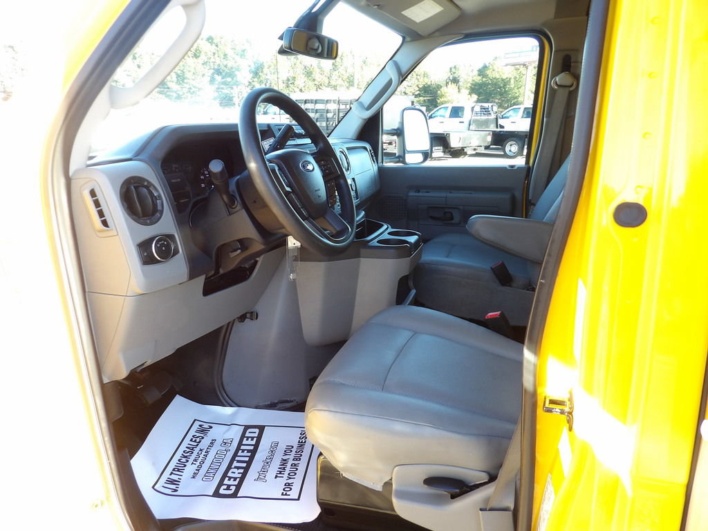 Used 2022 Ford E-350 and Econoline 350 Super Duty RWD image 16