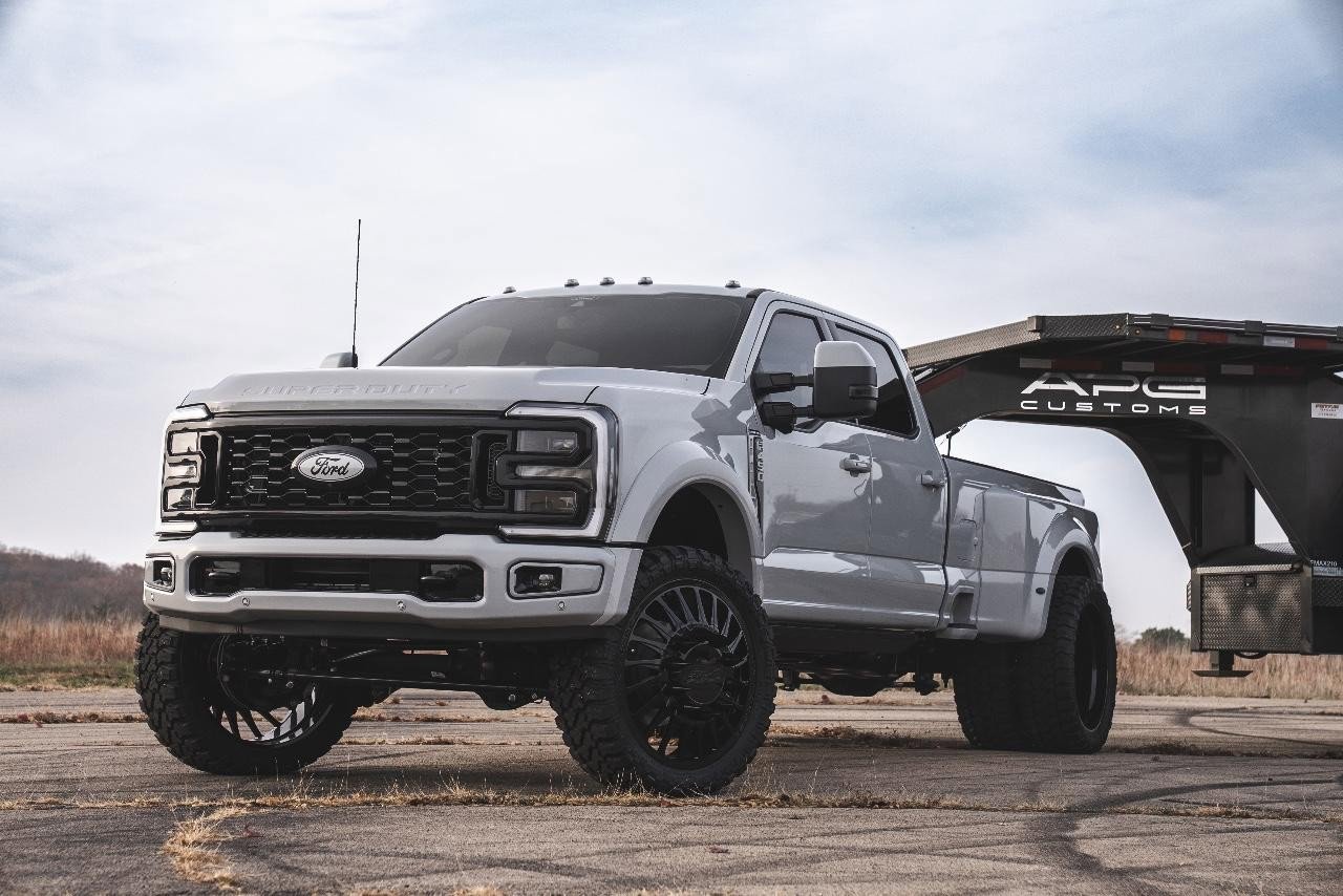 New 2026 Ford F450 Platinum w/ Platinum Plus Package image 4