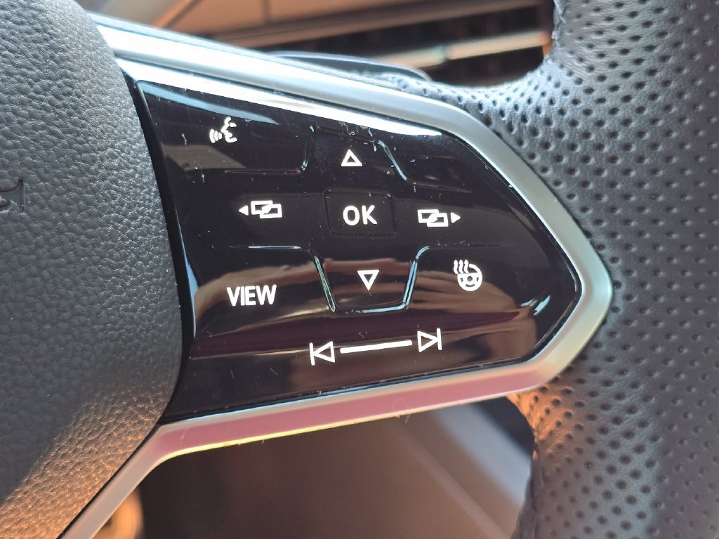Certified 2022 Volkswagen GTI SE FWD image 12