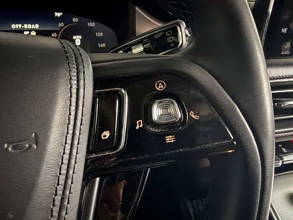 Used 2022 Lincoln Aviator AWD w/ Premium Package image 16