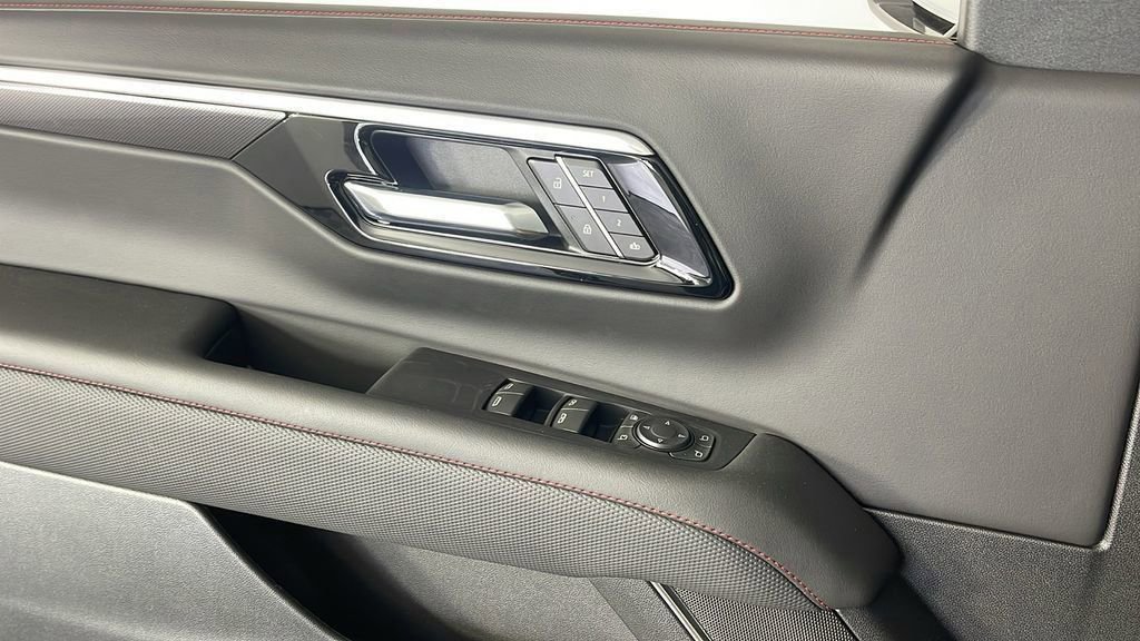 New 2025 Chevrolet Suburban RST w/ Advanced Technology Package image 32