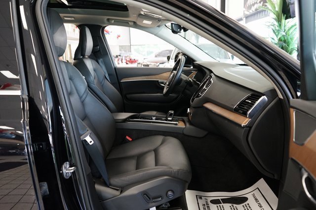 Used 2023 Volvo XC90 B6 Plus image 45