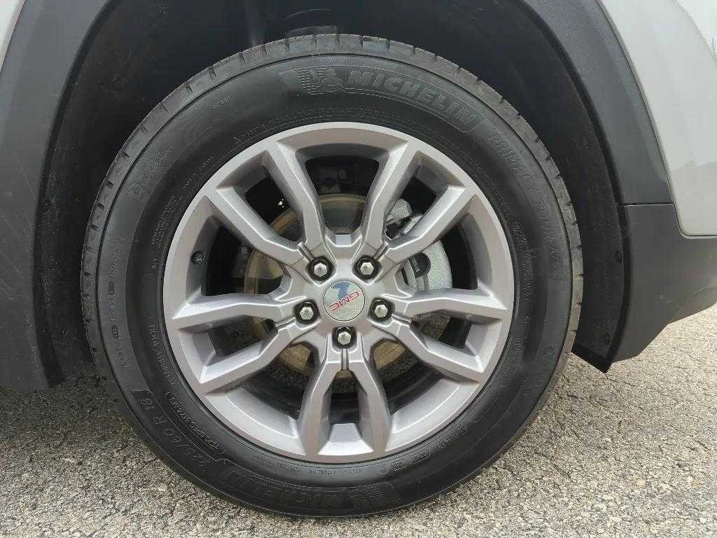 Used 2024 GMC Terrain SLT image 9