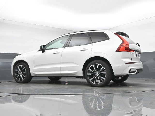 Used 2024 Volvo XC60 B5 Plus w/ Protection Package Premier AWD/4WD image 14
