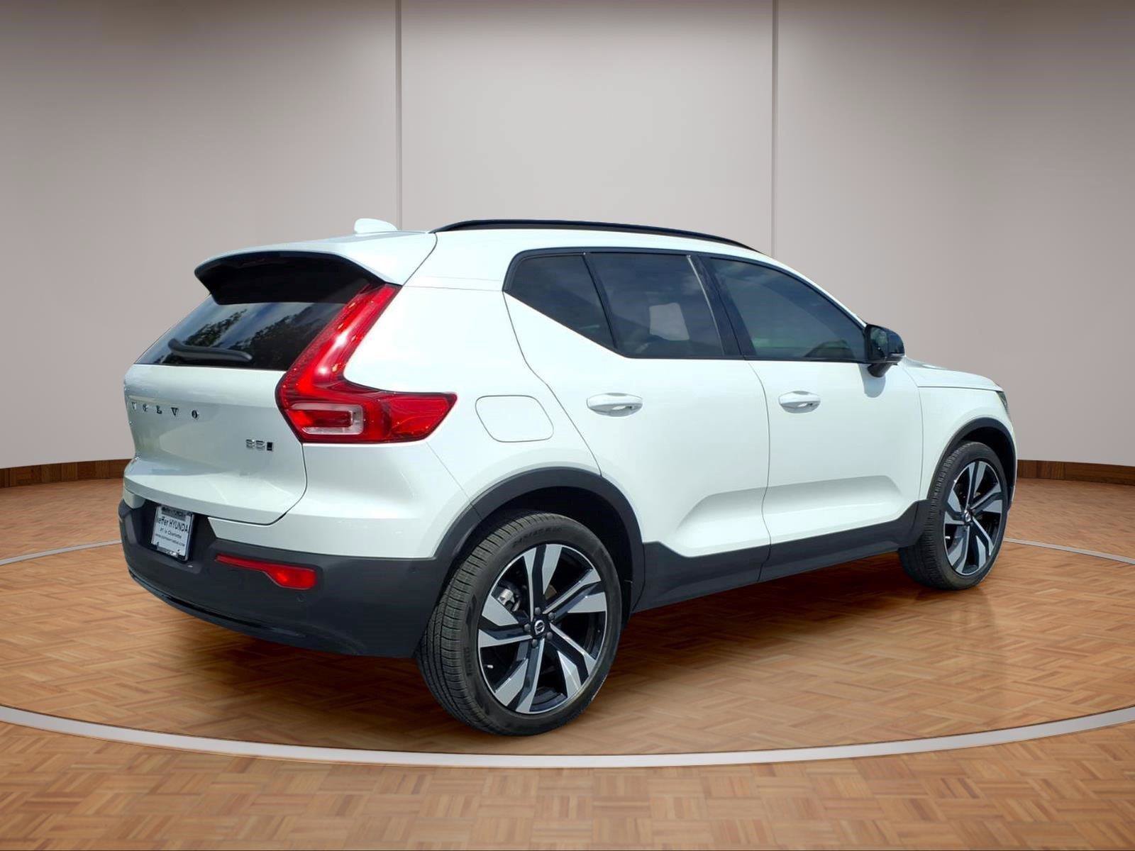 Used 2024 Volvo XC40 B5 Ultimate w/ Protection Package Premier AWD/4WD image 6