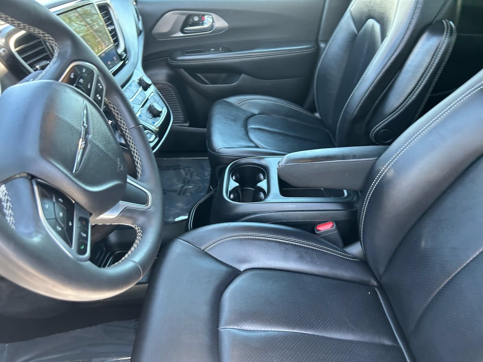 Used 2025 Chrysler Pacifica Select FWD image 19