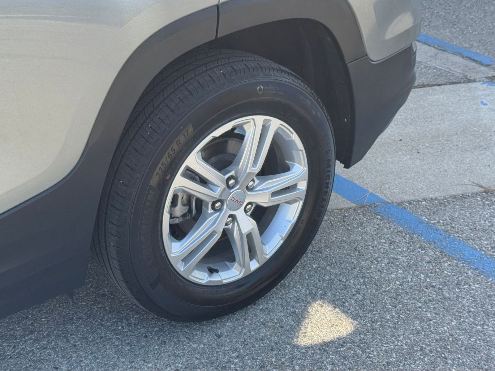 Used 2024 GMC Terrain SLE FWD image 29