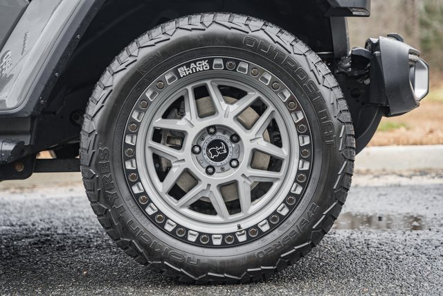 Used 2018 Jeep Wrangler Unlimited Sahara w/ Dual Top Group image 18