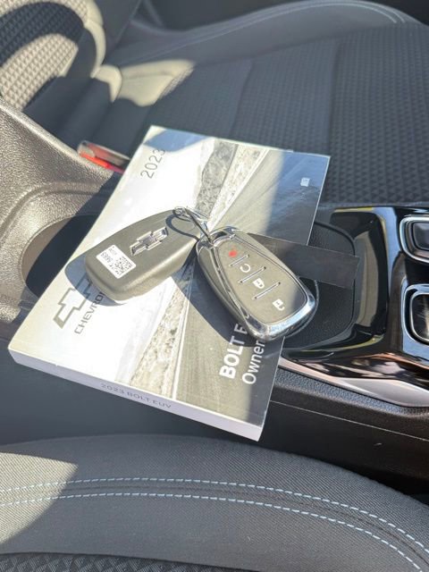 Used 2023 Chevrolet Bolt EUV LT image 35