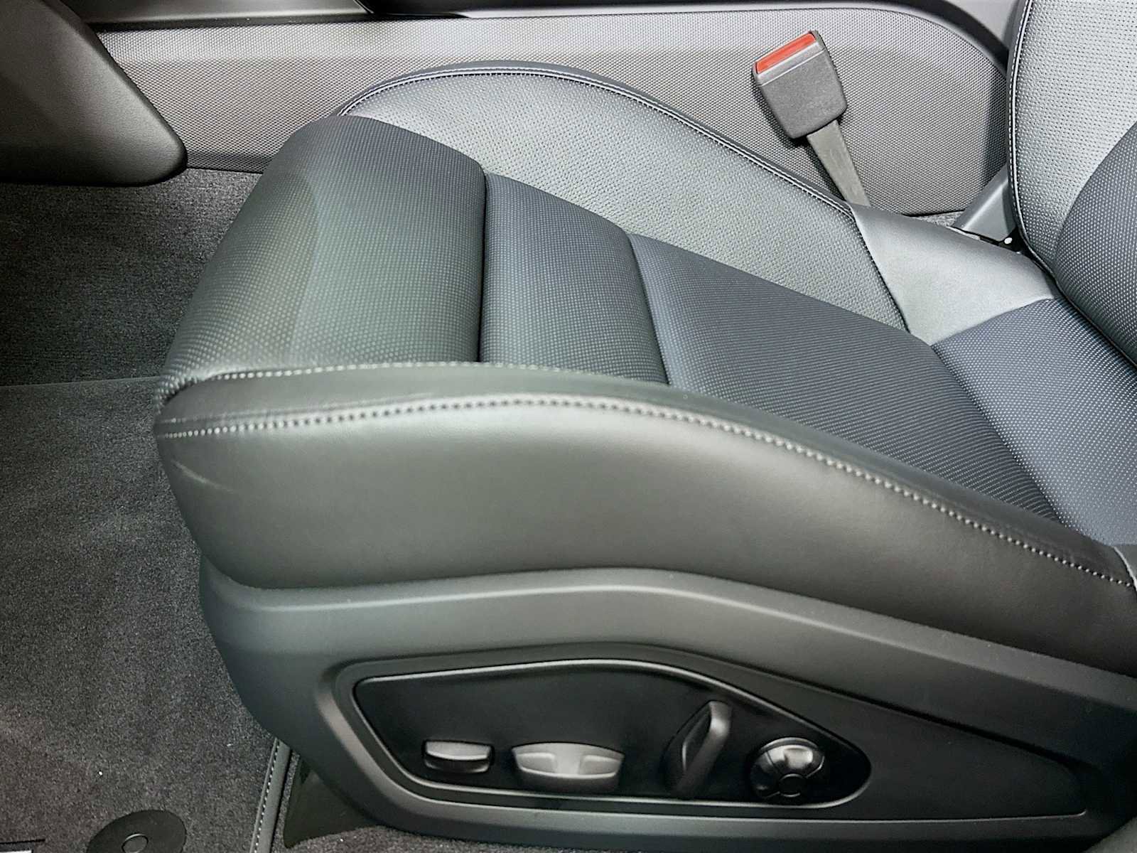 New 2025 Porsche Taycan image 13