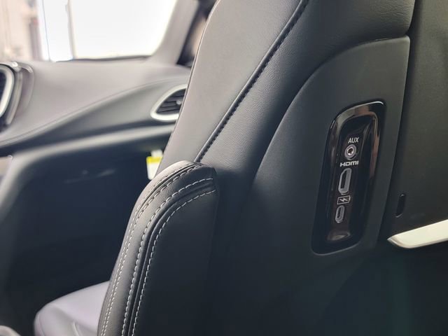 New 2026 Chrysler Pacifica Select image 38