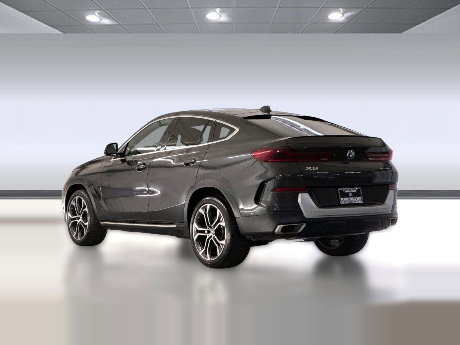 Used 2021 BMW X6 sDrive40i w/ Executive Package RWD image 3