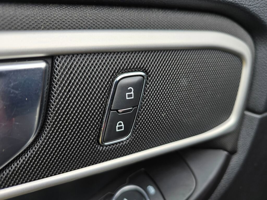 Used 2020 Ford Explorer XLT w/ Class III Trailer Tow Package image 27