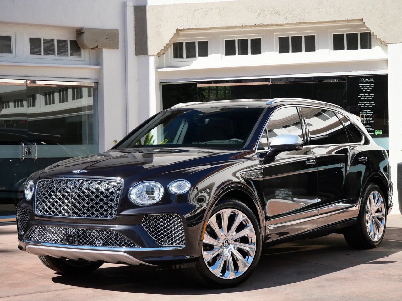 Used 2025 Bentley Bentayga Extended Wheelbase AWD/4WD image 12