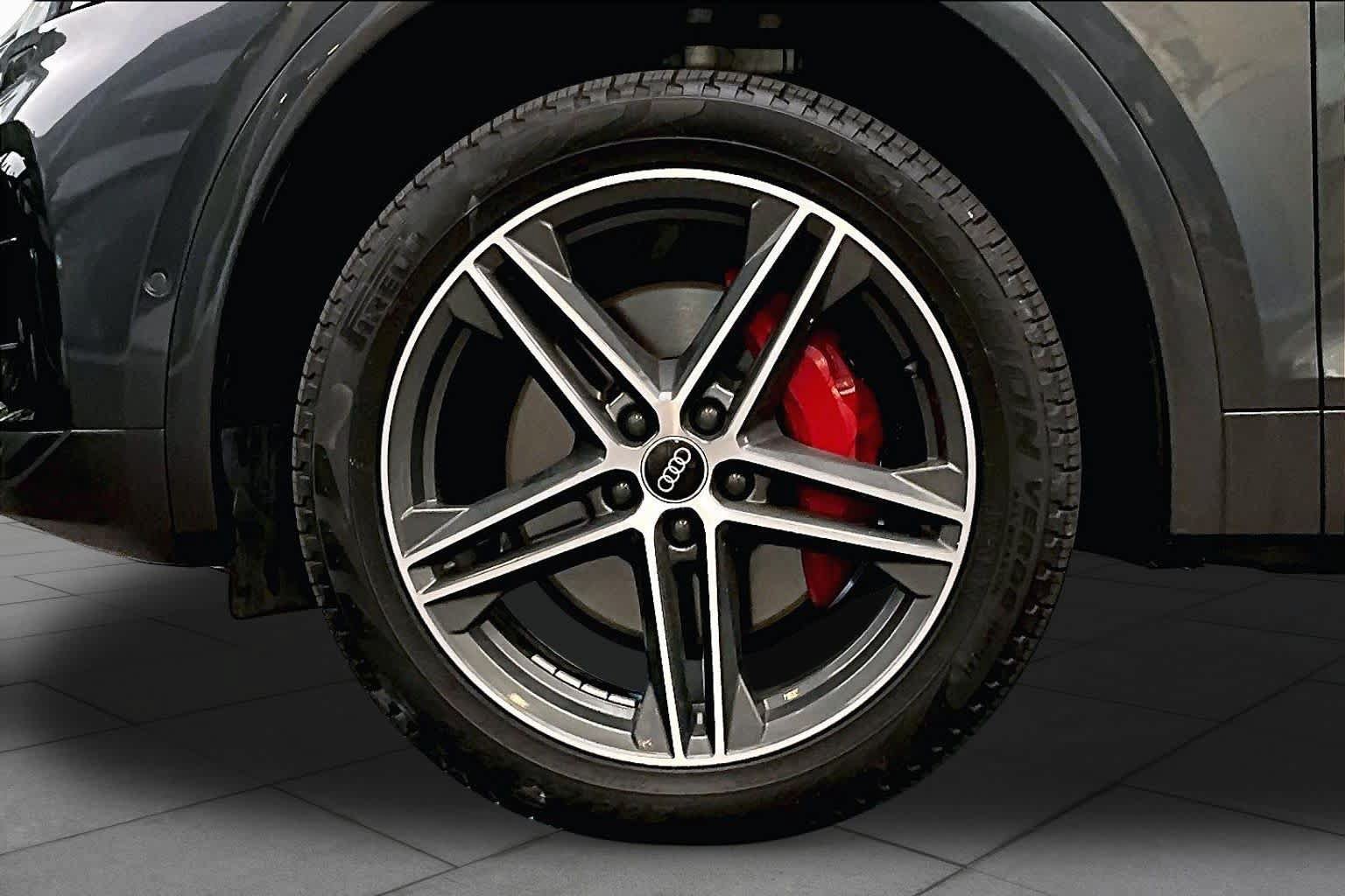 Used 2024 Audi Q5 e Prestige w/ Prestige Package AWD/4WD image 11