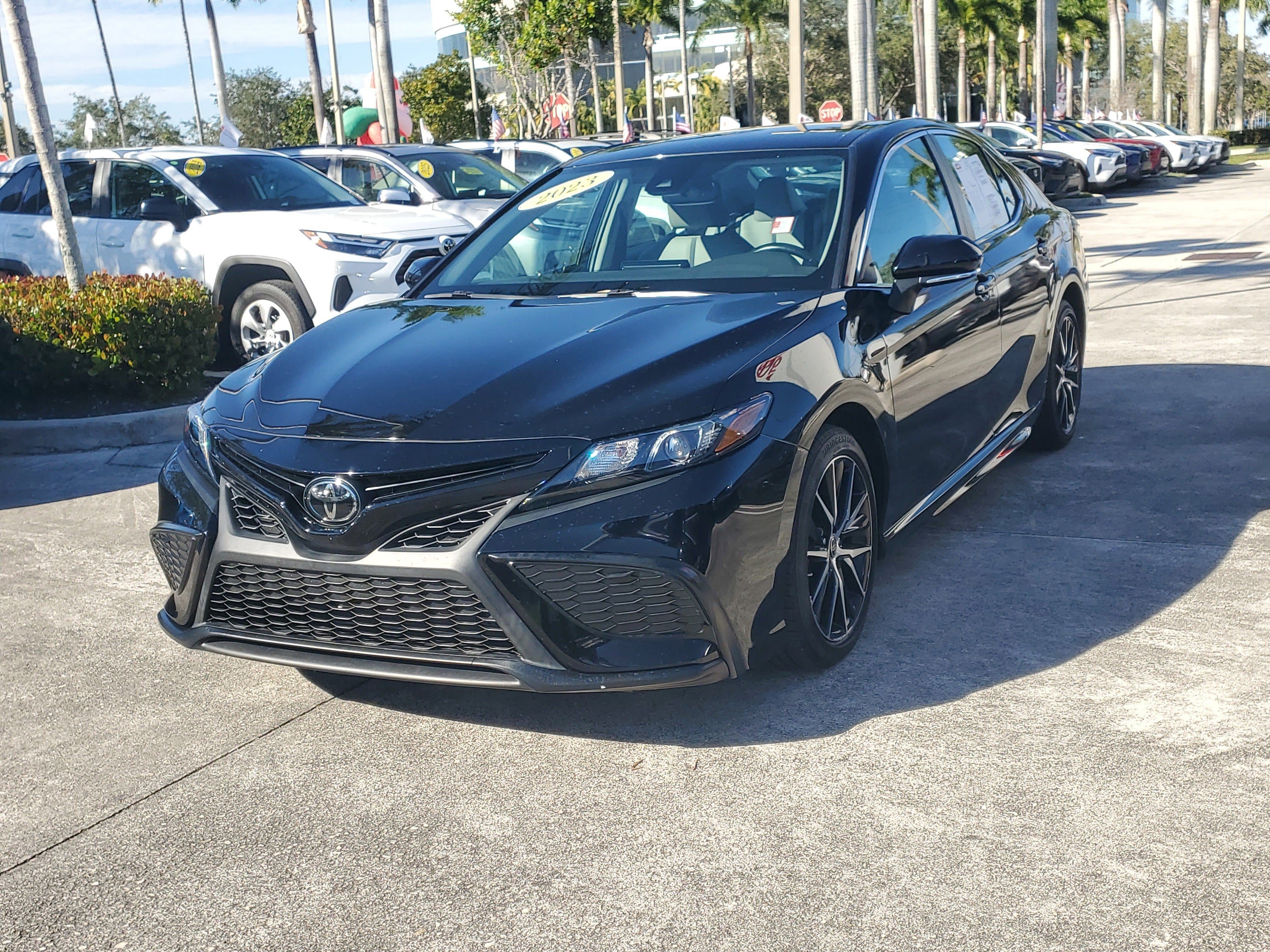 Used 2023 Toyota Camry SE image 7