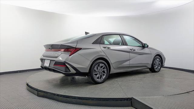 Used 2025 Hyundai Elantra Hybrid FWD image 8