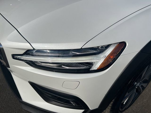 Certified 2025 Volvo V60 B5 Cross Country Plus image 8